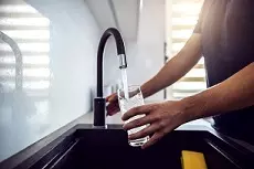 Kitchen sink water glass